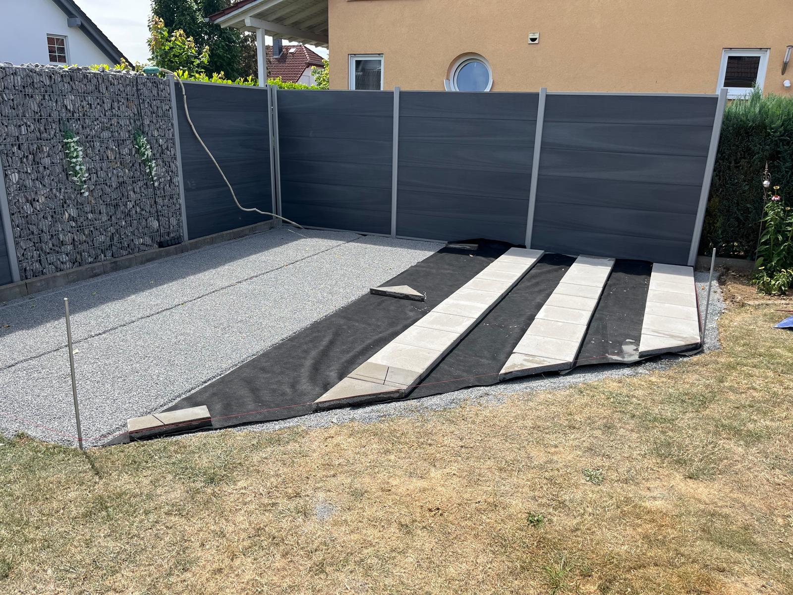 Phase 2 – Splittbett, Unkrautvlies und Punktfundamente aus Betonplatten – ENALIS Gartenbau
